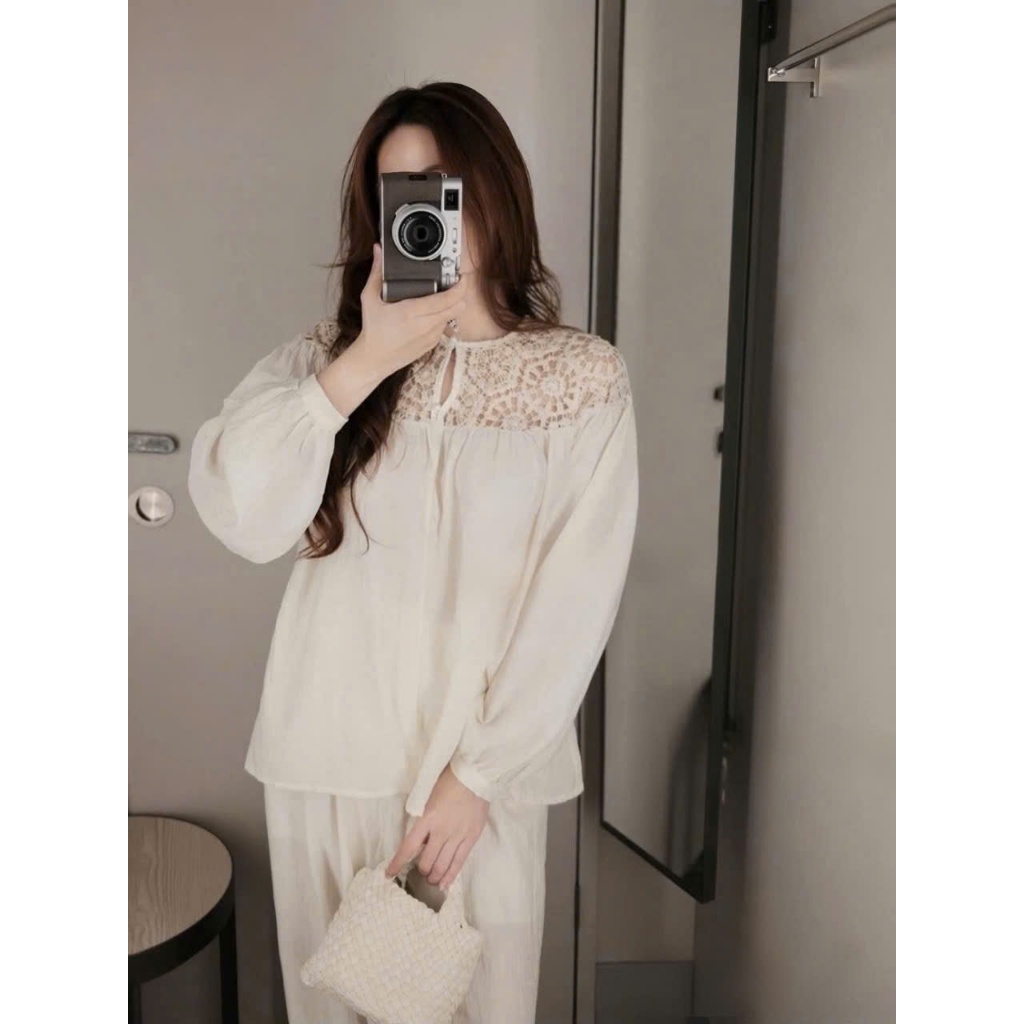 (Hàng Mới): Set Đồ Đi Chơi Cực Đẹp Áo Ren Hoa Giấy Cúc Cài Phối Quần Xuông Trẻ Trung Năng Động-Ảnh Thật Lollaye | BigBuy360 - bigbuy360.vn