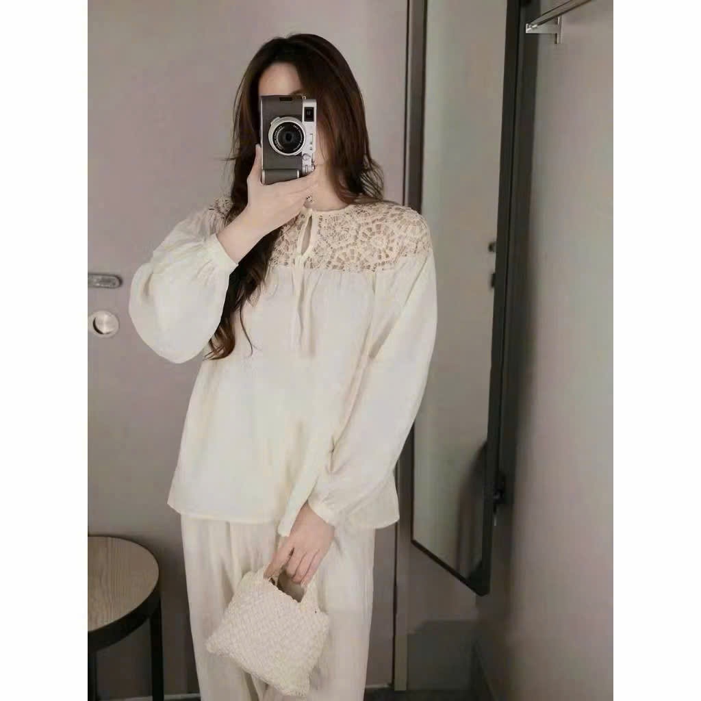 (Hàng Mới): Set Đồ Đi Chơi Cực Đẹp Áo Ren Hoa Giấy Cúc Cài Phối Quần Xuông Trẻ Trung Năng Động-Ảnh Thật Lollaye | BigBuy360 - bigbuy360.vn