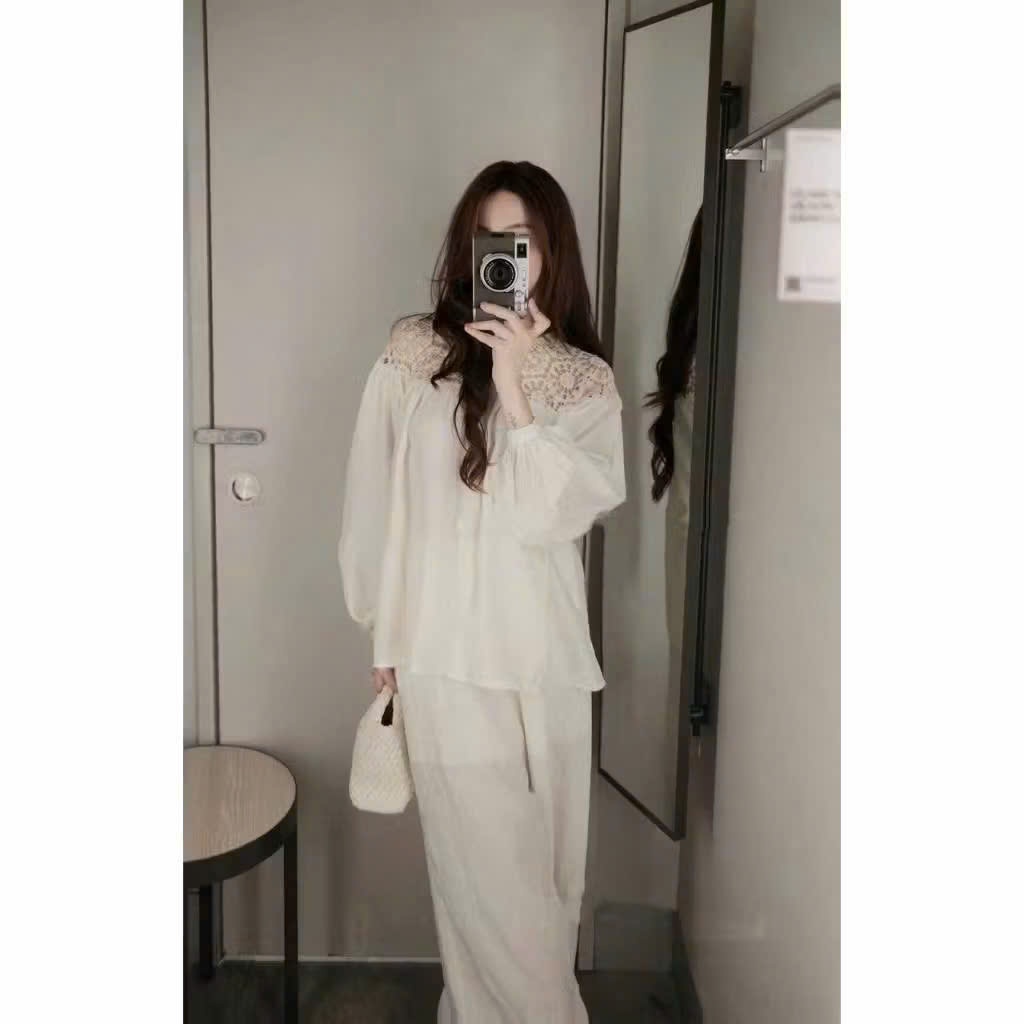 (Hàng Mới): Set Đồ Đi Chơi Cực Đẹp Áo Ren Hoa Giấy Cúc Cài Phối Quần Xuông Trẻ Trung Năng Động-Ảnh Thật Lollaye | BigBuy360 - bigbuy360.vn
