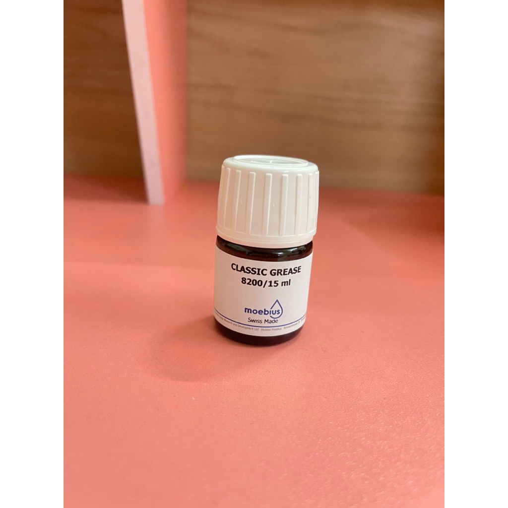 Dầu mỡ tra máy đồng hồ Moebius 8200 20ml Thuỵ Sỹ ( mẫu mới)