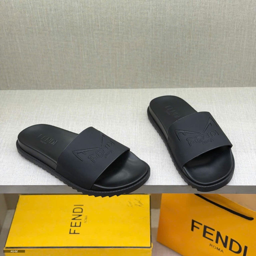 Dép Quai Ngang Fendi Roma Dập Nổi Đen Full Black