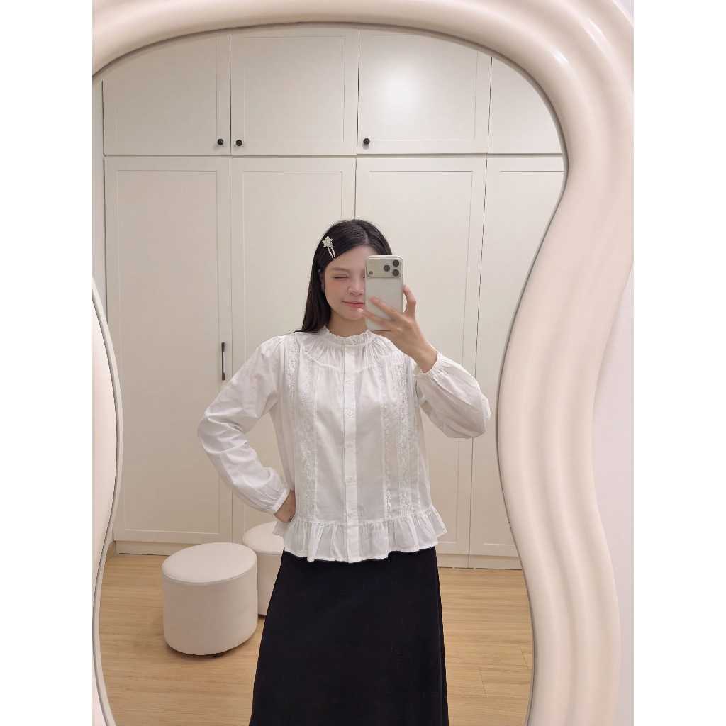 Áo sơ mi trắng cổ trụ nhún bèo thô hoa thêu vạt bèo tiểu thư by Cimie Closet