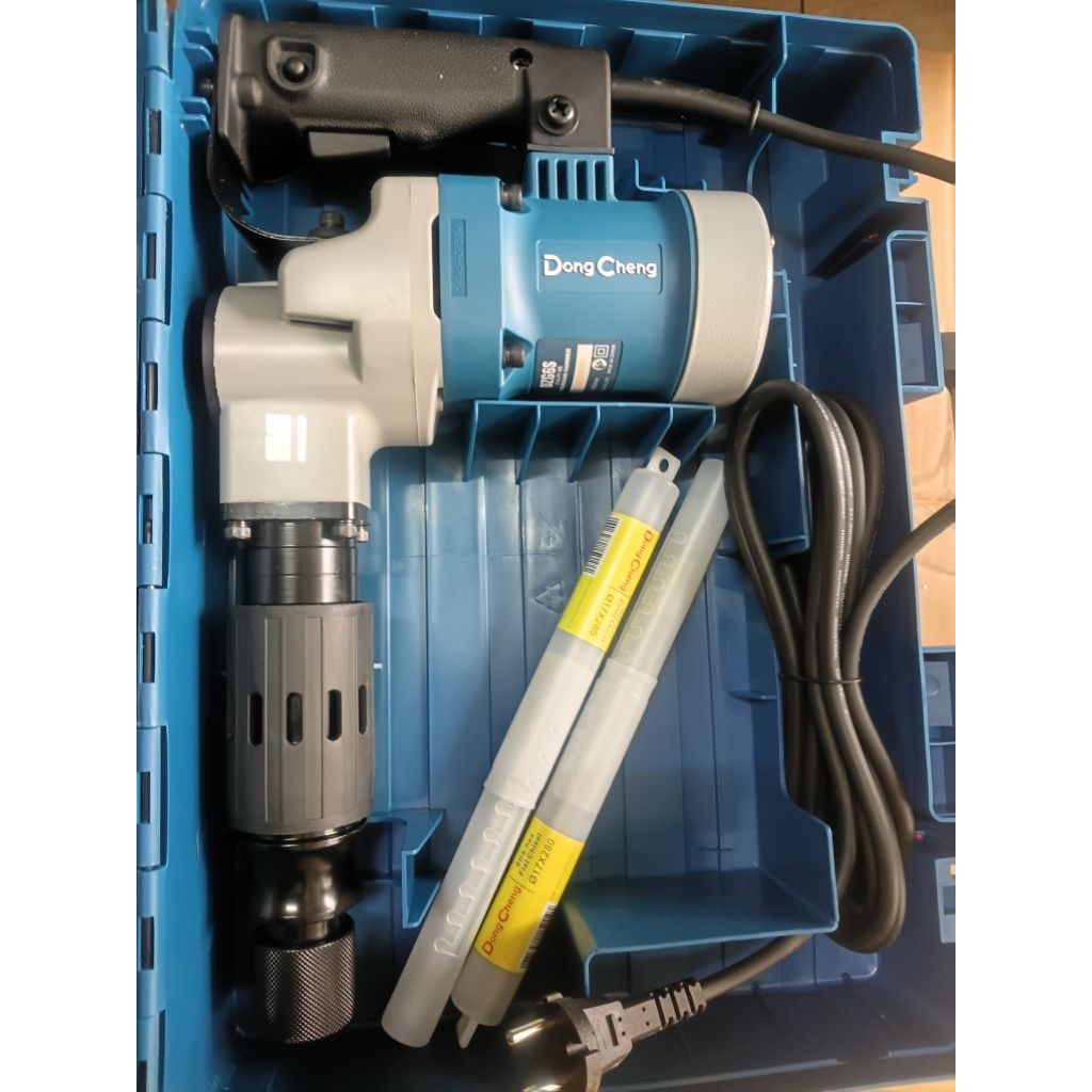 Máy Đục Bê Tông Dongcheng DZG6S (1050 W) 17mm*
