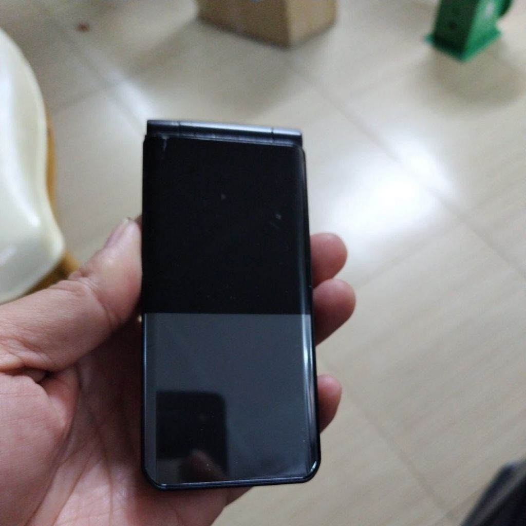 Fujitsu F-03L – Điện thoại gập đôi Nhật Bản