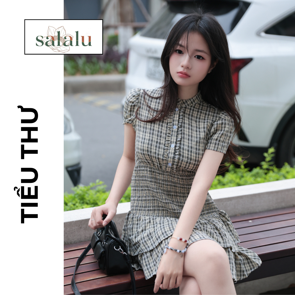 BST XUÂN HÈ BT 038 VÁY KẺ CARO CỔ V XẾP LY 2 TẦNG | BigBuy360 - bigbuy360.vn