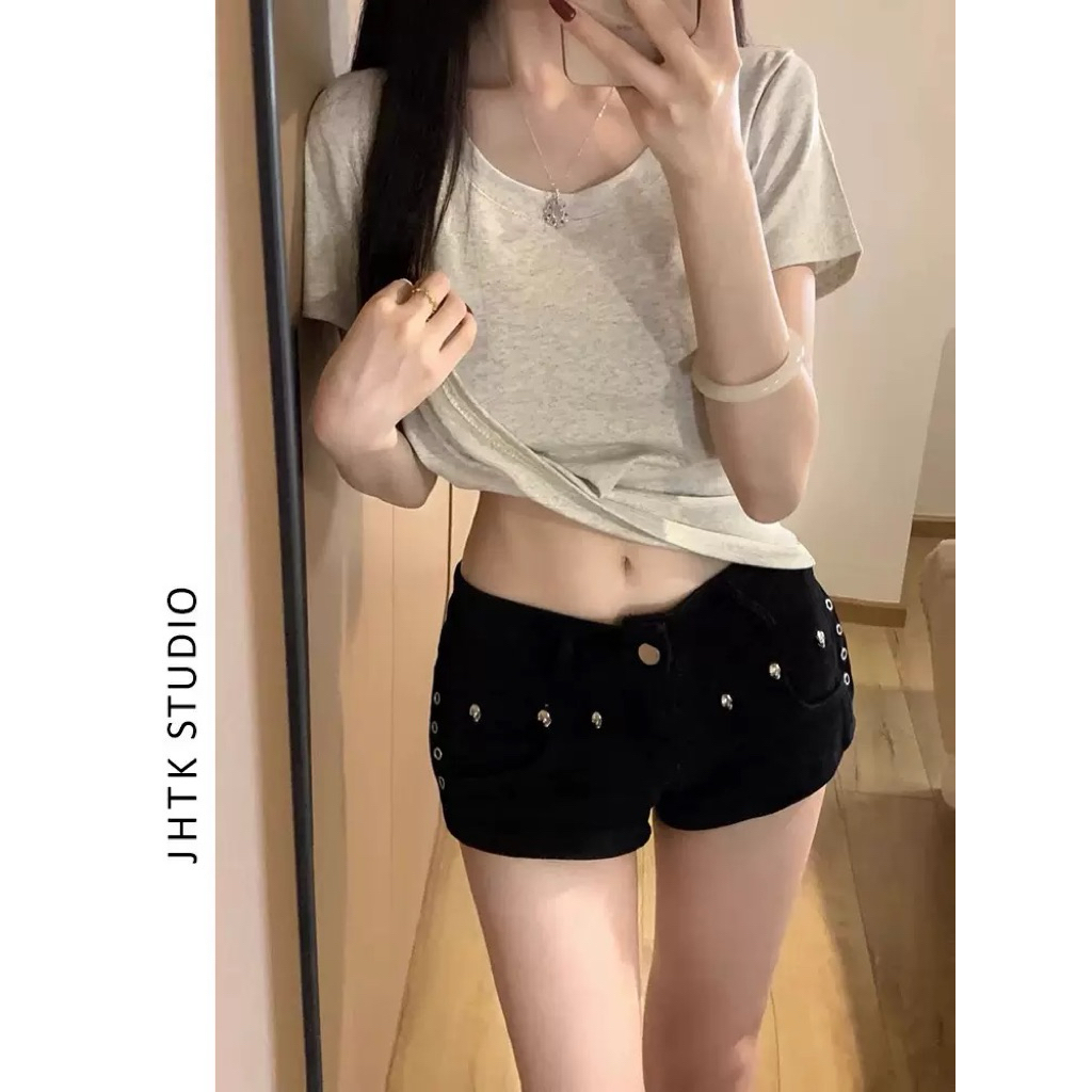 Md.Amoré • Quần Short Bò Đen Cạp Thấp Đính Đinh Tán Style Y2K - Quần Đùi Jean Nữ Retro Ulzzang Douyi