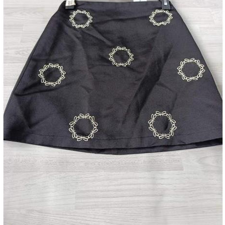 CALIE HOUSE thanh lý - Chân váy ngắn thêu vòng bymo - SIZE S