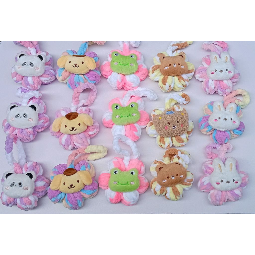 Móc treo balo hoa 6 cánh bằng len