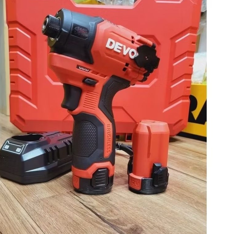 Máy vặn vít DEVON 12V 5767Q không chổi than 140Nm Max Crodless ( kèm 2 pin 2.0Ah, 1 bộ sạc và 1 hộp 
