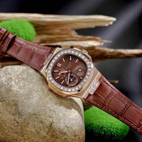 Đồng Hồ Nam PATEK PHILIPPE 𝐍𝐚𝐮𝐭𝐢𝐥𝐮𝐬 𝟓𝟕𝟏𝟐𝐑, 𝟱𝟳𝟮𝟰𝗚-𝟬𝟬𝟭𝐁𝐚𝐠𝐮𝐞𝐭𝐭𝐞 - ▪️máy: automatic ▪️size: 40mm