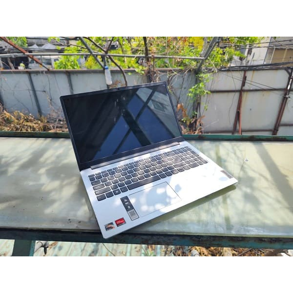 Laptop Cũ Lenovo Ideapad 1 15AMN7 CPU AMD Ryzen 5 7520U/ Ram 8GB/ SSD 256GB/ VGA AMD Radeon Graphics