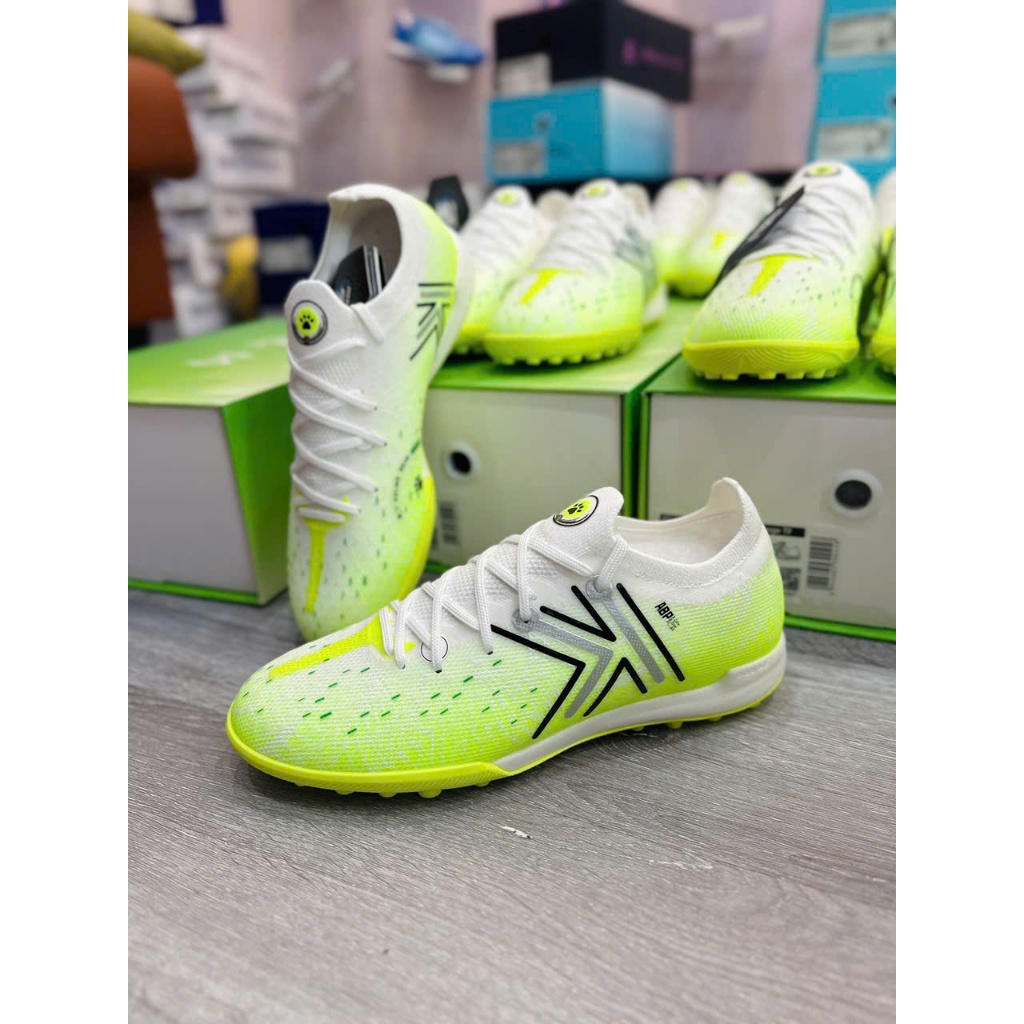 Giày bóng đá Kelme 5.0 TF - Trắng Xanh Lá