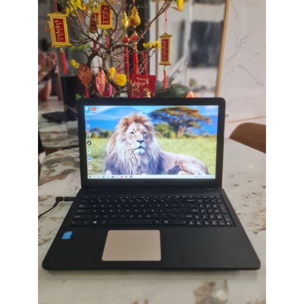 laptop asus i3 gen 5, ram 4g . ổ 500g. màn to 15.6inh, hư pin gim sạc dùng full chức năng