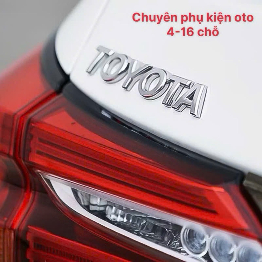 Chữ nổi Toyota bằng kim loại được dán sau xe Toyota. Chuyên phụ kiện oto 4-16 chỗ