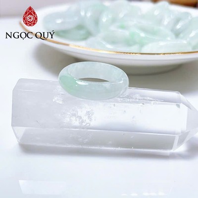 Nhẫn cẩm thạch A Myanmar - Nhẫn phỉ thúy type A xanh táo điểm lý chất nếp băng LM03 - Ngọc Quý