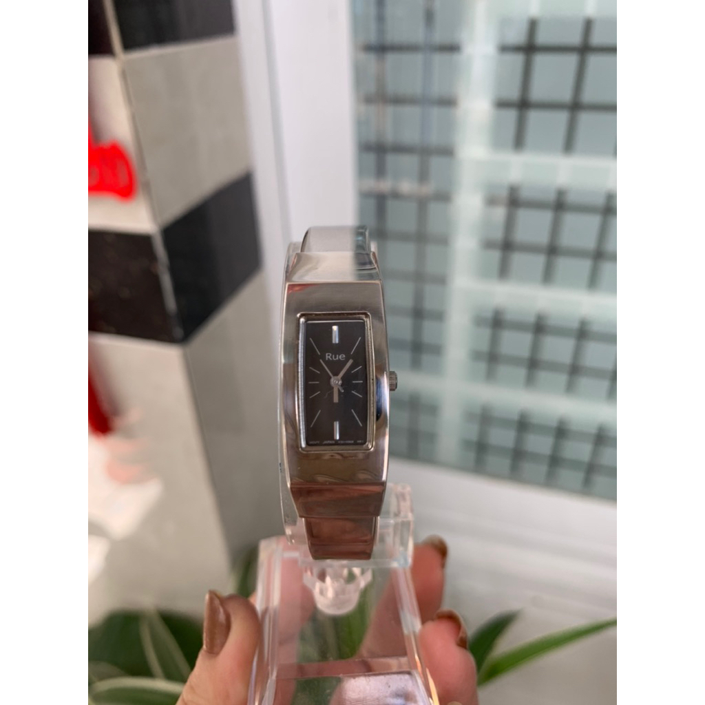 Đồng hồ lắc kiềng dáng tank RUE ALBA SEIKO