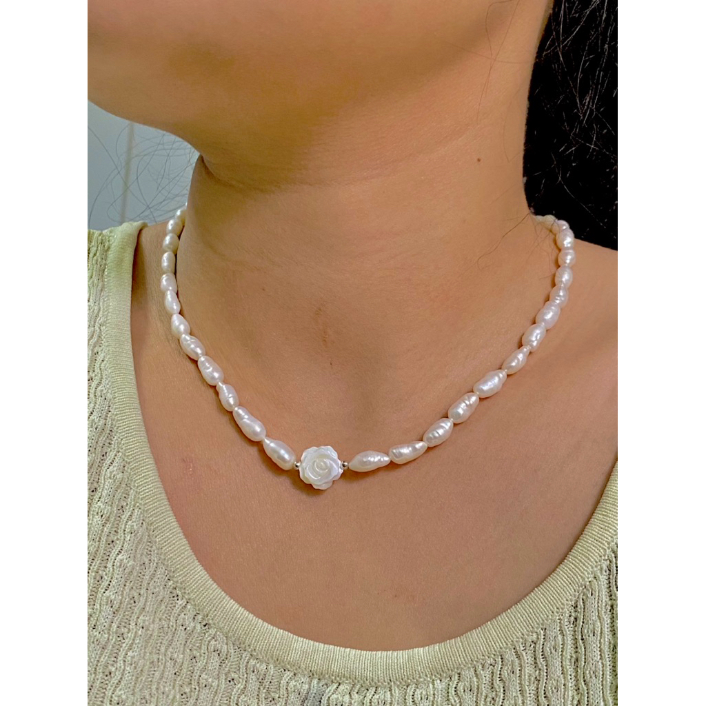 Vòng cổ  ngọc  trai keshi dị baroque khoá bạc.