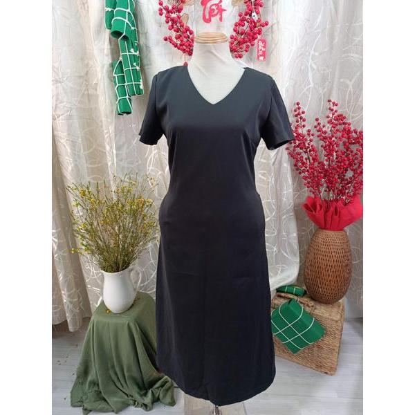 HUIEN DESIGN thanh lý - Đầm trơn cổ tim bymo - SIZE M