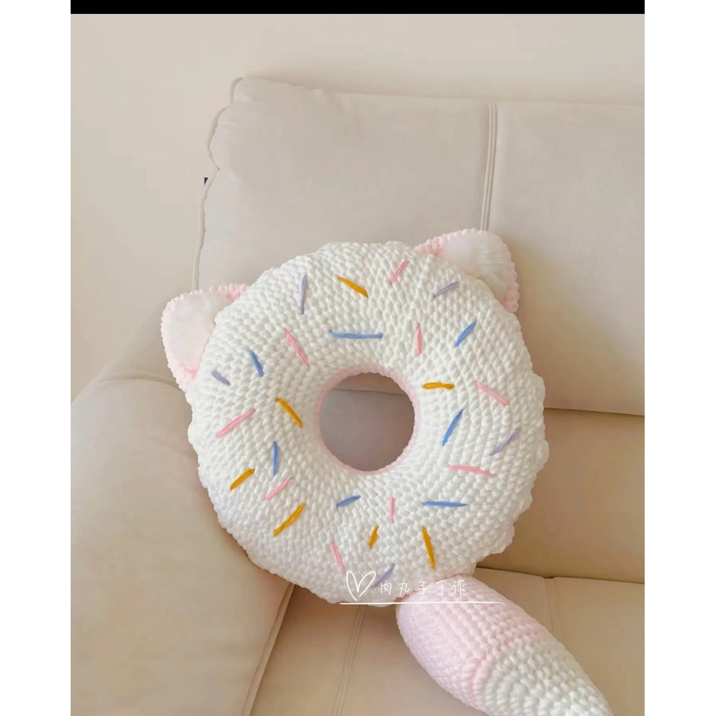 Gối donut bằng len