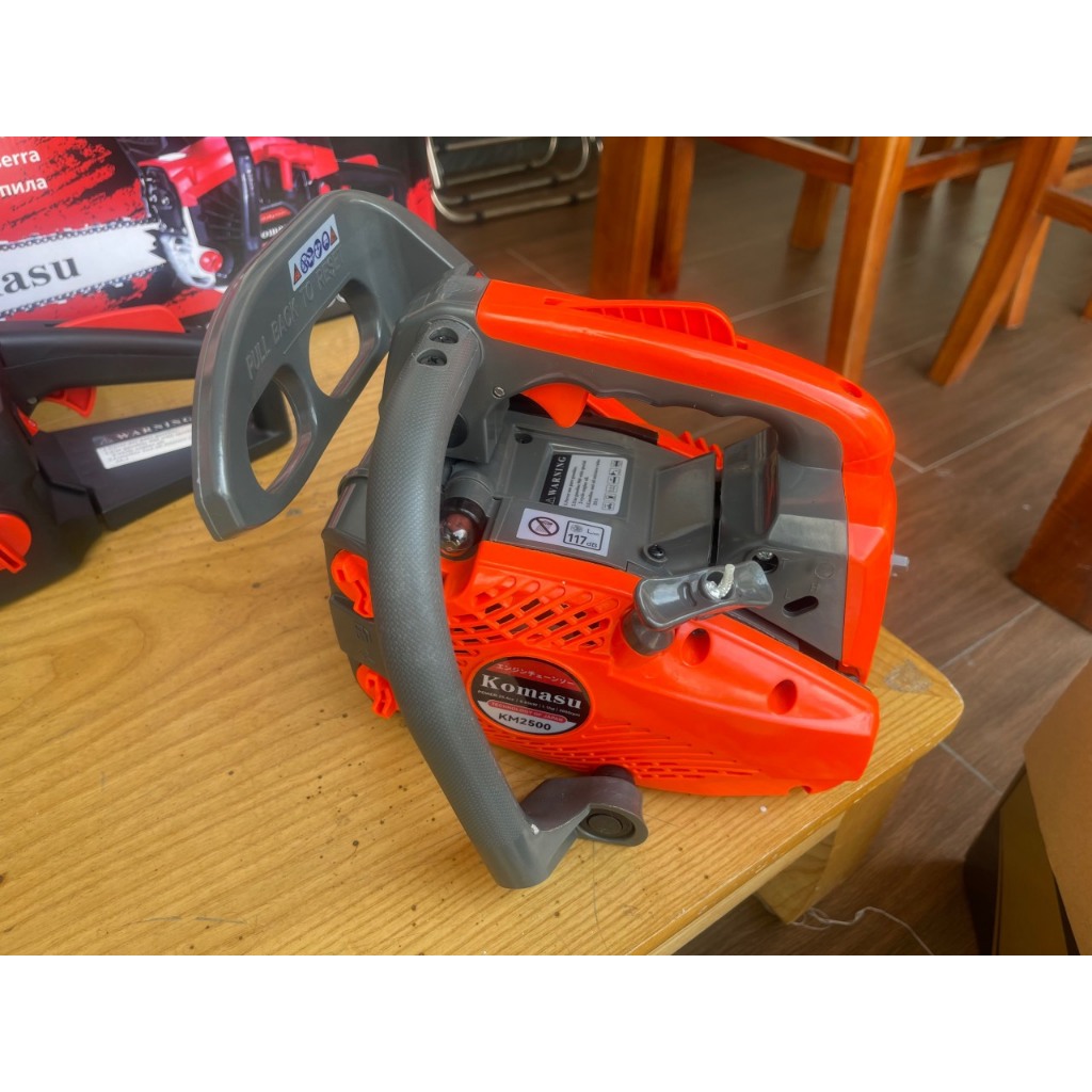Máy cưa xích Komasu KM - 2500 Máy Cưa Xích Chạy Xăng Komasu KM 2500 Cưa Mini,Cưa cụt Lam 30mm bảo hà