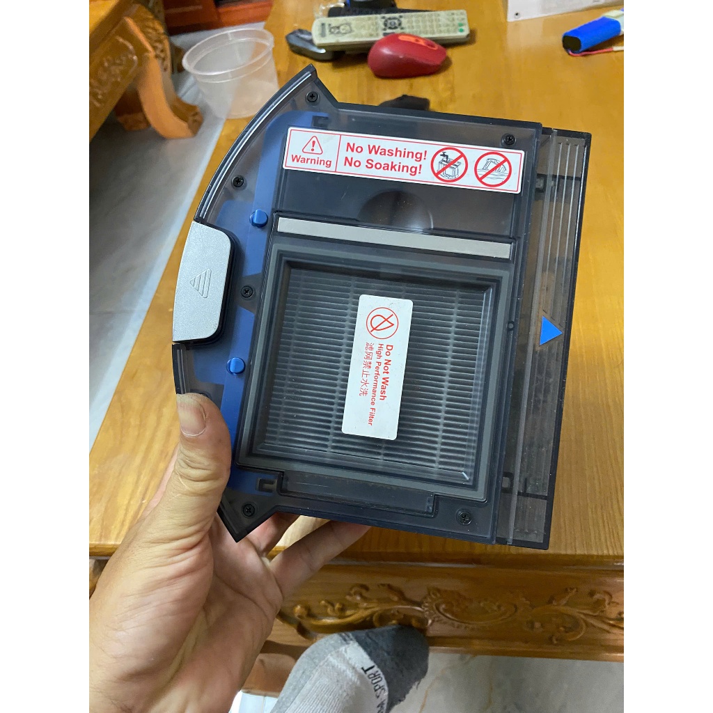 Hộp rác của robot hút bụi iLife X750 kèm motor hút bụi zin theo máy