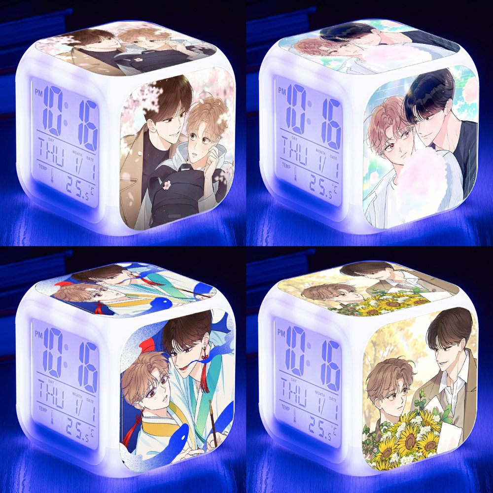 Đồng hồ để bàn in hình ALPHA TRAUMA manhwa BL HOT có đèn led đổi màu dễ dùng