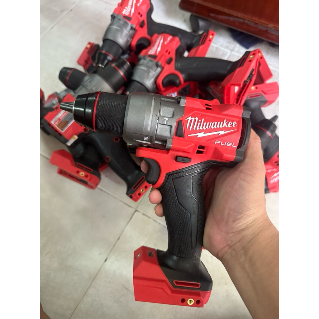 Khoan 3cn miilwaukeee 2904-20 chính hãng, hàng bãi tuyển lựa. Lực 158N tua 2150v/p có autostop Hệ ch