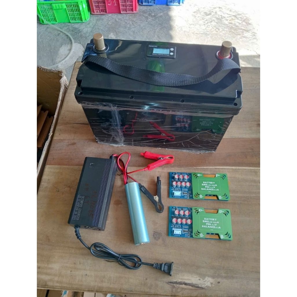 Hộp Nhựa 150A Chống Nước – Tặng Kèm Sạc 4S 10A Như Hình