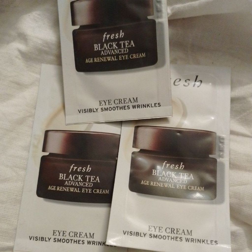 kem dưỡng mắt Fresh Black Tea Advanced Age Renewal Eye Cream.