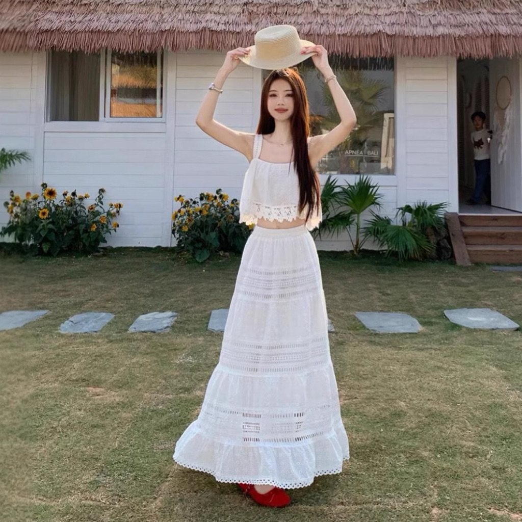 Lizz Studio M8988 Set váy trắng đi biển áo hai dây croptop kèm chân váy xoè dáng dài