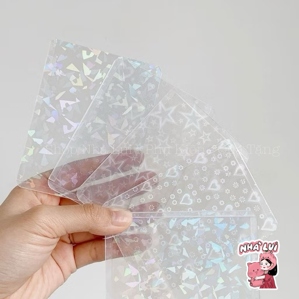 Toploader và sleeves đựng card cứng cáp, bảo vệ card tốt. Phù hợp đựng card sưu tầm, card idol, card