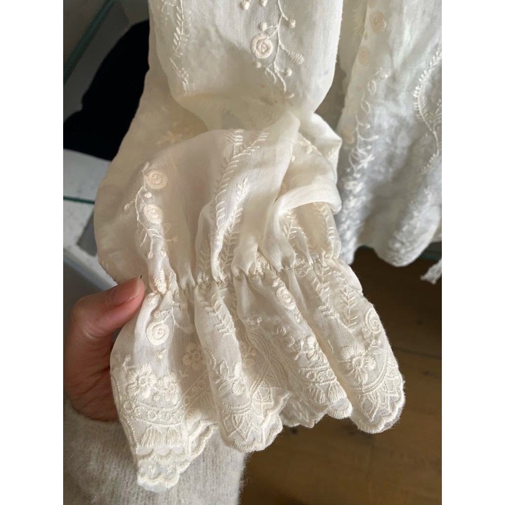 PETBYCHANG - Sơ mi voan ren thêu hoa I MISS, cổ bèo phong cách vintage Hàn Quốc | BigBuy360 - bigbuy360.vn