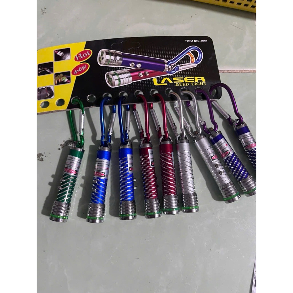 ĐÈN Tia laze PIN 4 CHỨC NĂNG (ĐÈN PIN, TIA LAZE, SOI GIẢ, MÓC KHÓA)