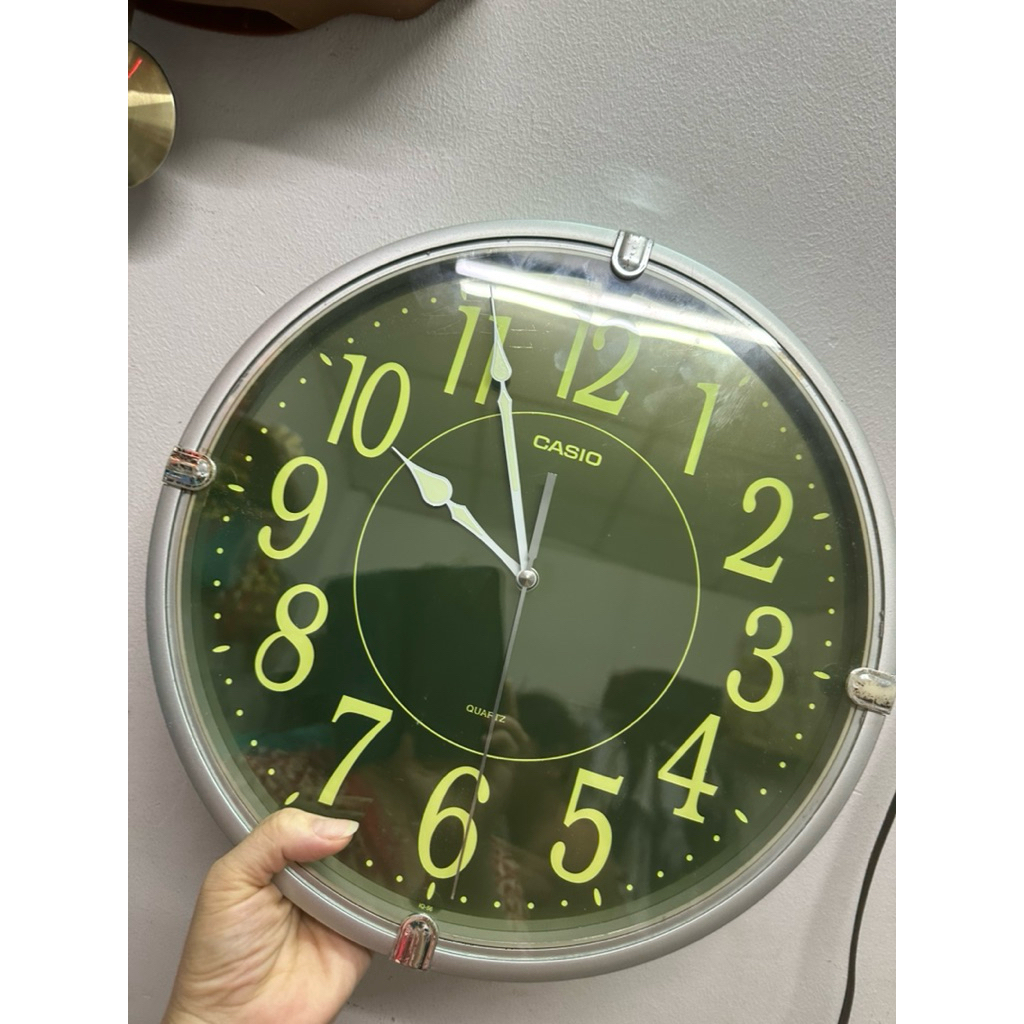 Đồng hồ tròn khung nhựa kim trôi, hàng bãi Nhật, Cassio .