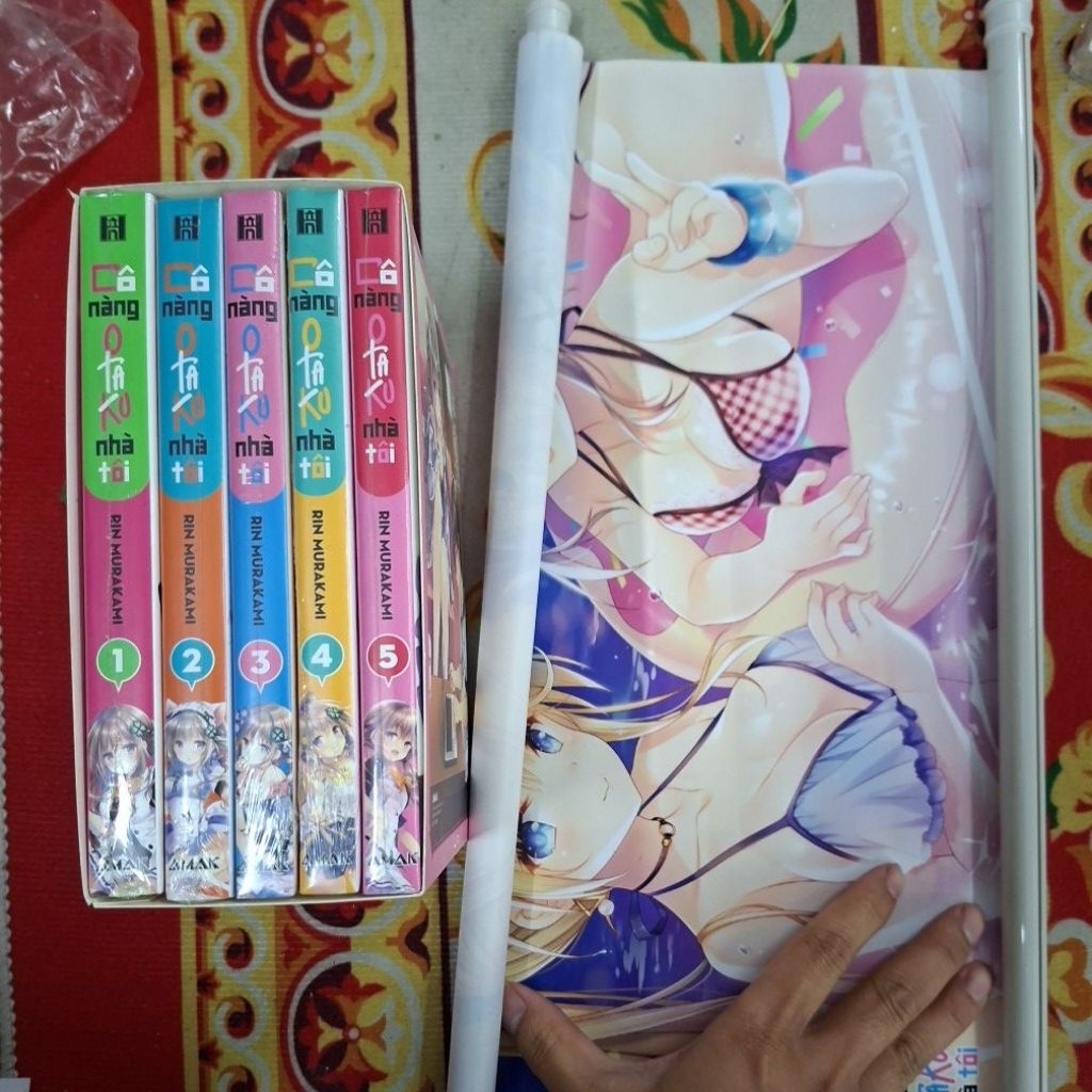 Sách - Cô nàng otaku nhà tôi - tập 1 2 3 4 5 Full seal tặng kèm box + túi vải + poster 1 vải + 4 giấ