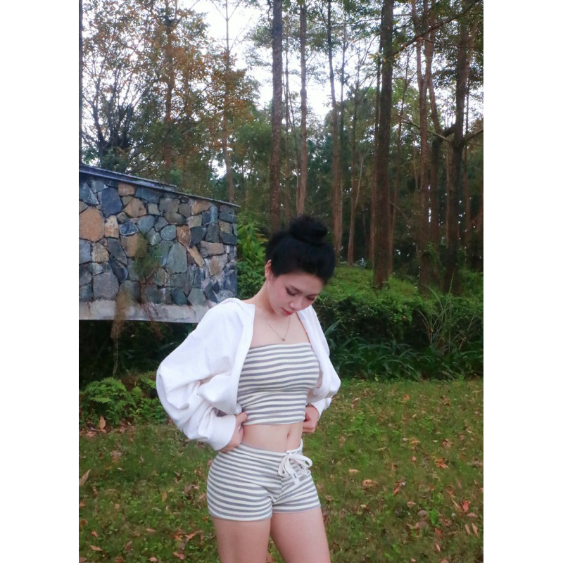 ByCapy - Quần Short Kẻ Sọc Casual Thể Thao Cạp Trễ Ôm Dáng Slim, Slay Co Dãn Phối Áo Hoddie, Sweter Có Dây Rút | BigBuy360 - bigbuy360.vn
