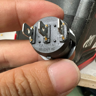 Công tắc On Off vuông 3 chân 2 chế độ bấm giắc sẳn, dây điện lõi đồng