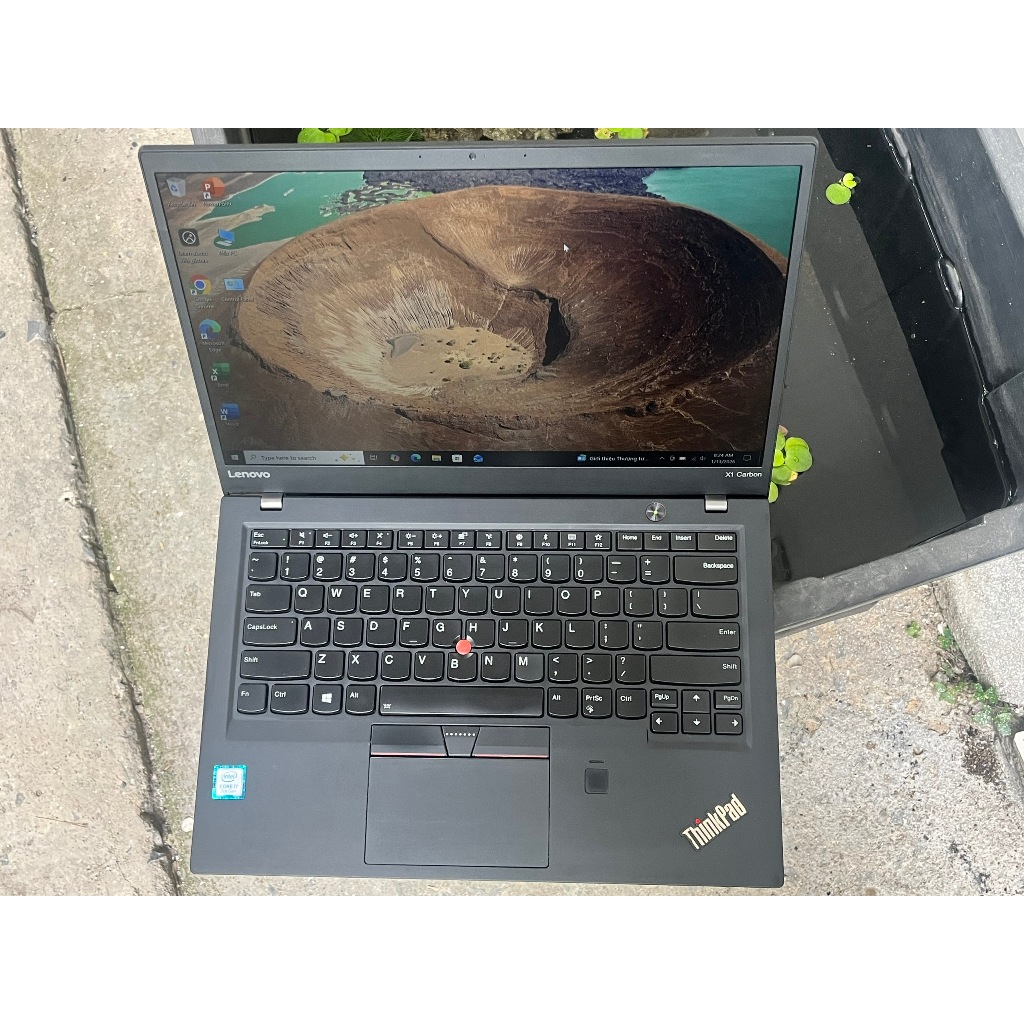 laptop thinkpad X1 carbon  Mỏng nhẹ chỉ hơn 1 ký xí Core i7 gen 7 , ram 16GB , SSD M2 256GB  Màn hìn