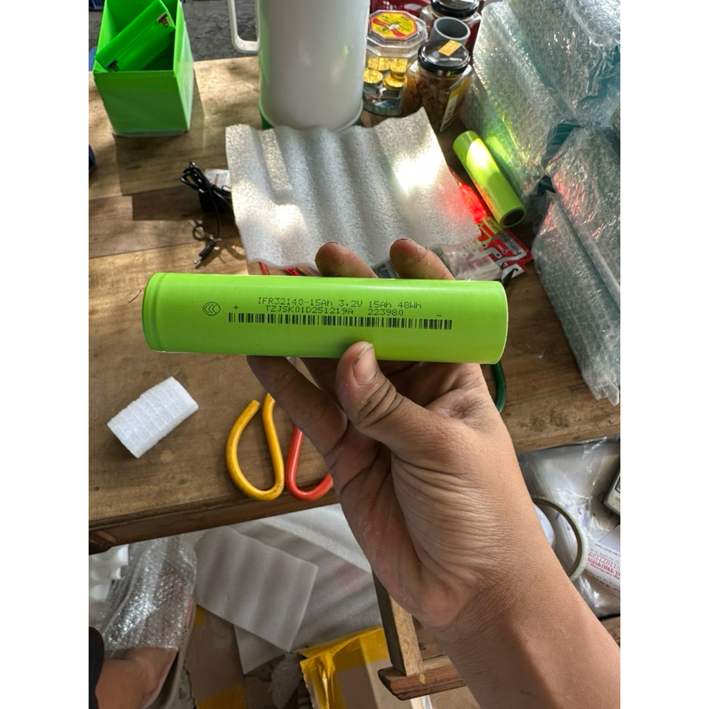 pin 32140 mới 100% dung lượng 15ah tặng kèm khung pin