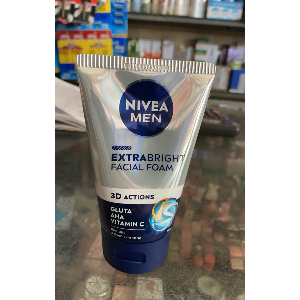 Sữa rửa mặt Nivea Men Extra White 10x Effect 100g