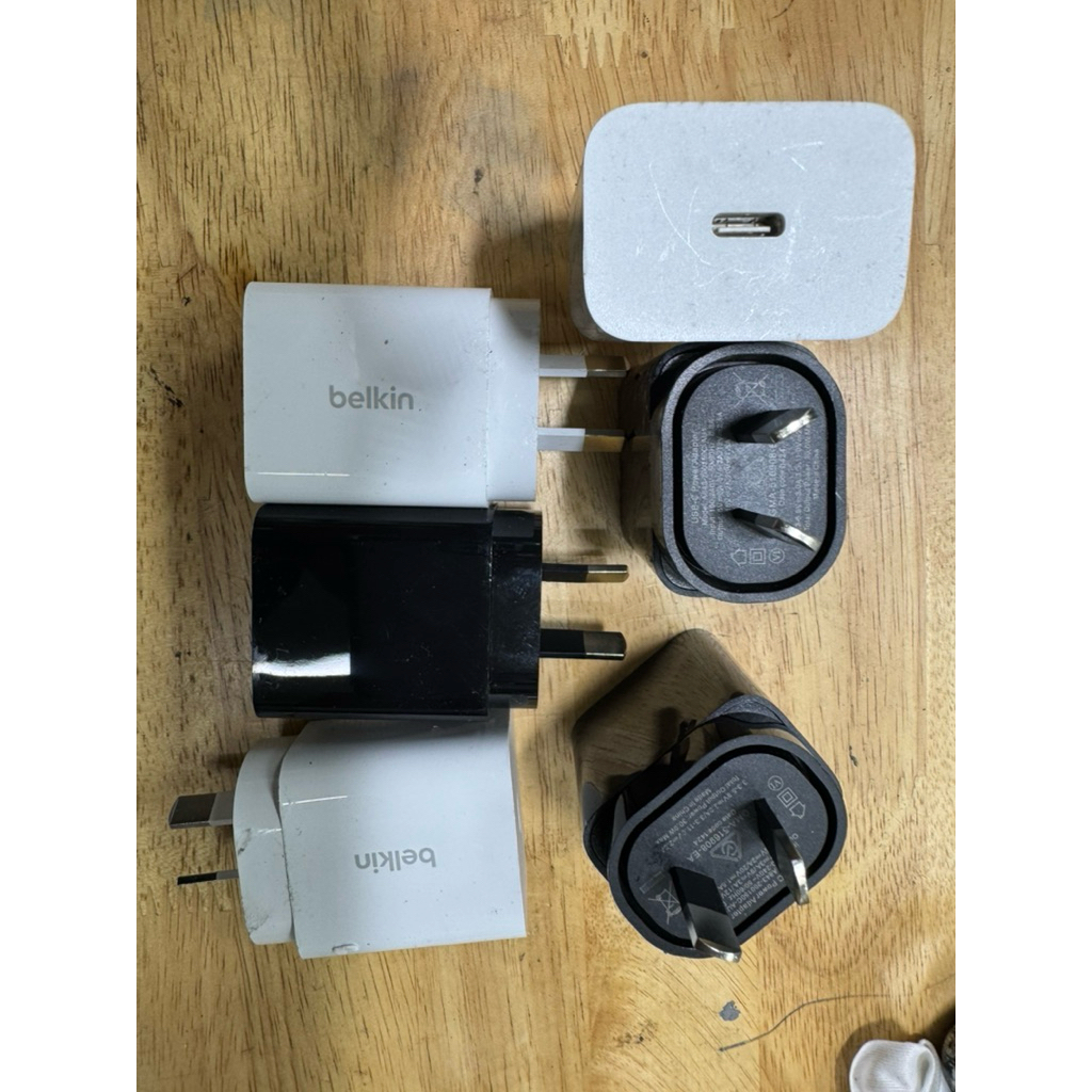 Củ sạc Siêu nhanh 30W Belkin chân chéo