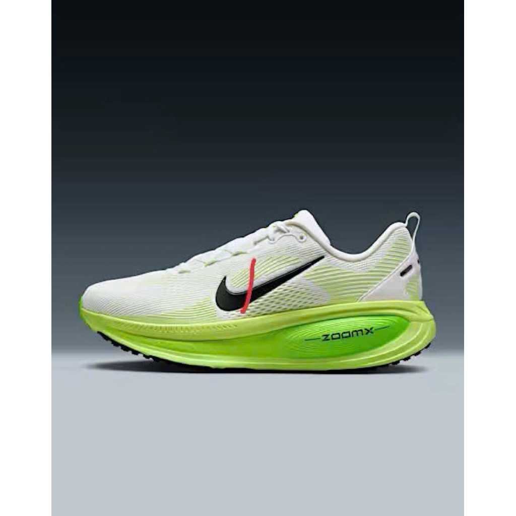 Giày chạy bộ vomero 18