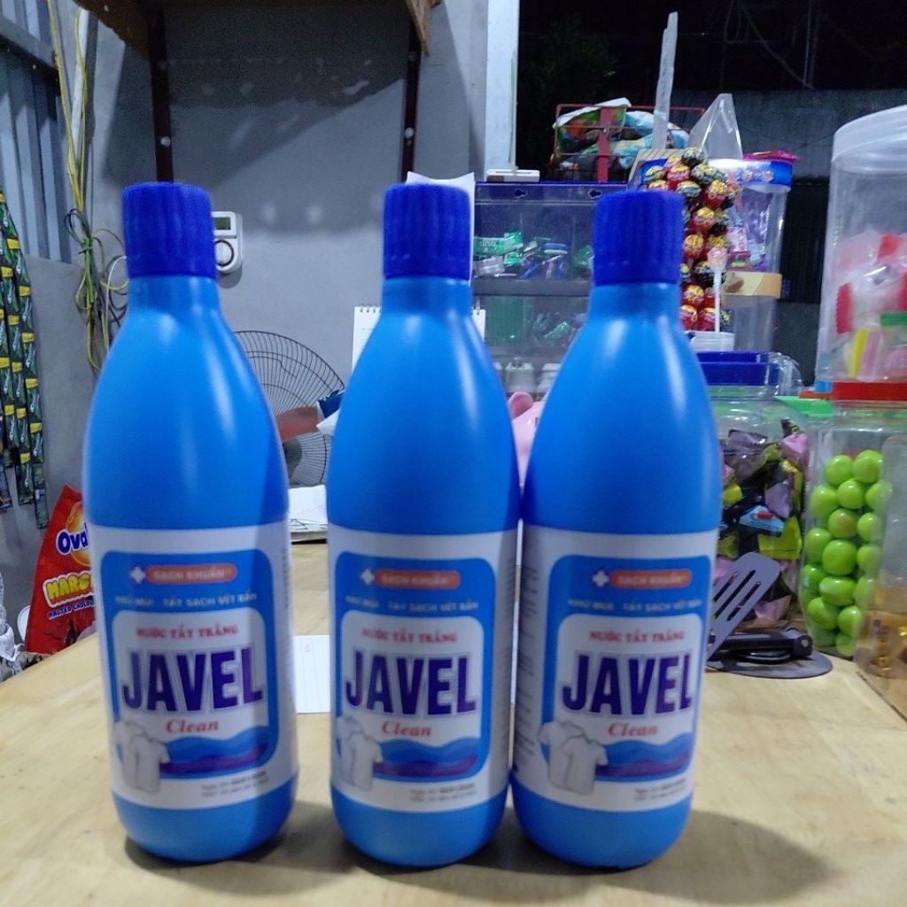 3 chai nước tẩy trắng Javel