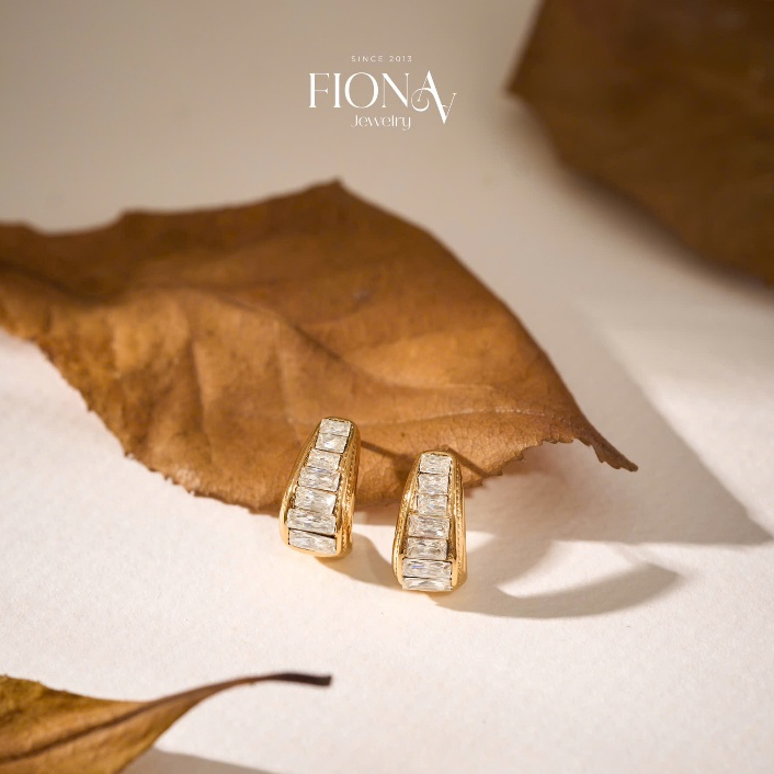 Khuyên tai nữ Grace đính đá lấp lánh sang trọng tinh tế Fionaa Jewelry thép không gỉ