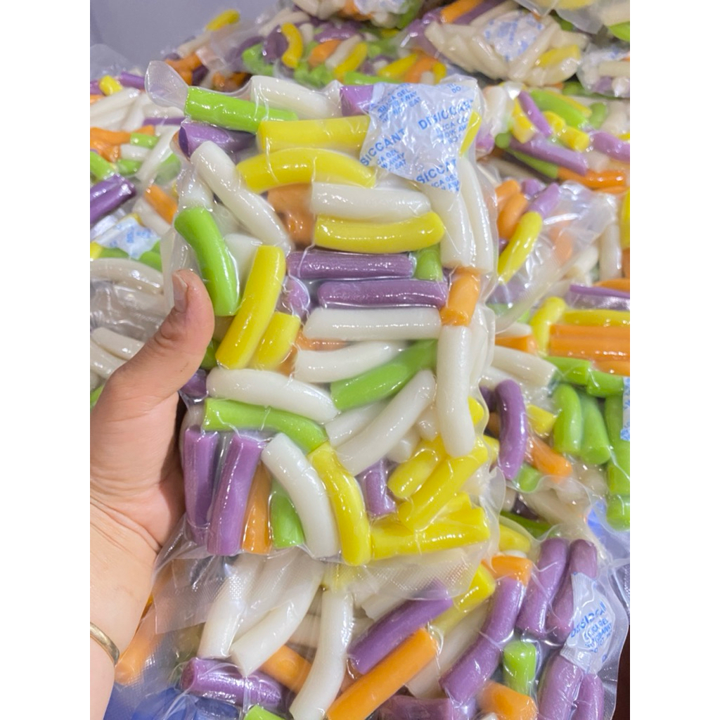 Bánh gạo Tokbokki Hàn Quốc cầu vồng  ngũ sắc gói 1kg