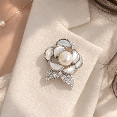 Cài Áo Khảm Xà Cừ Hình Hoa Hồng Đính Ngọc Trai Xinh Xắn - Ngọc Trai Trường Thịnh