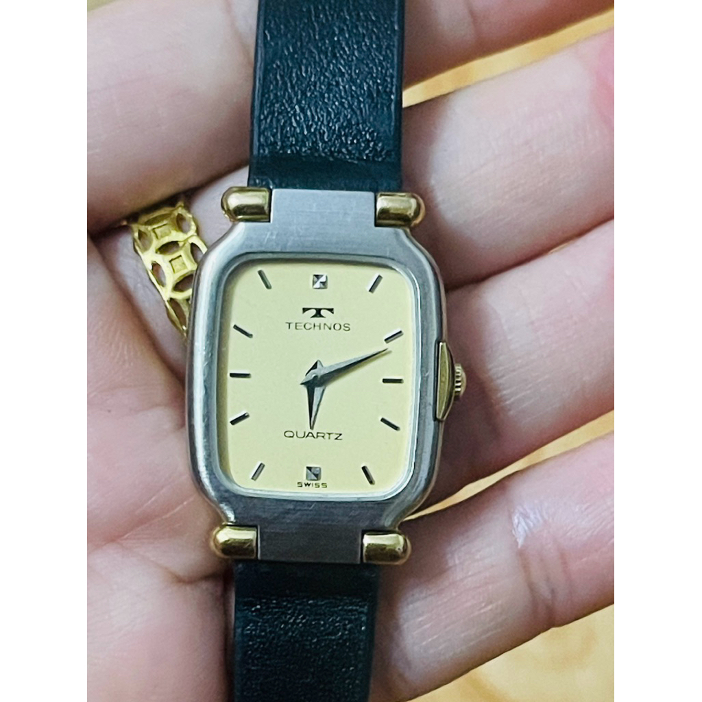 Đồng hồ Technos Thụy tank mini lên tay bao xinh.