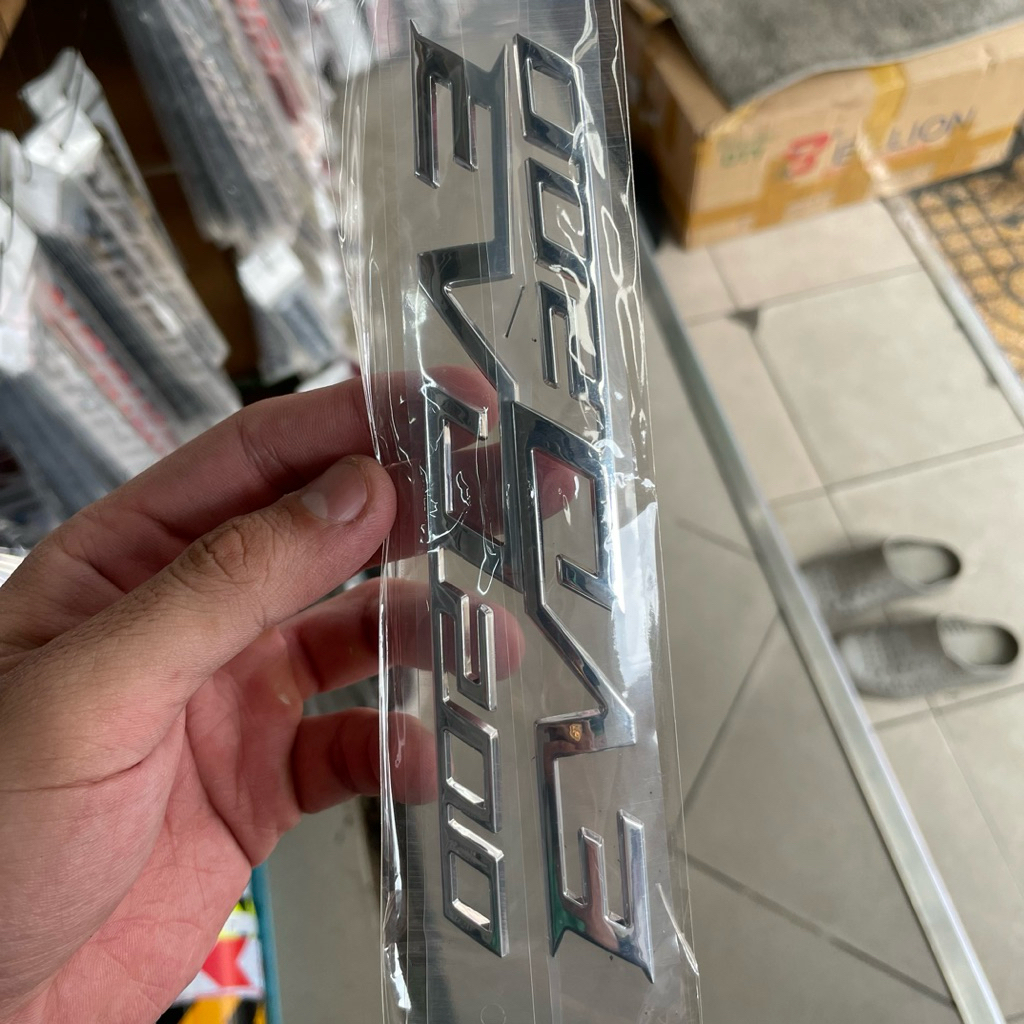 Tem chữ nổi 3D sắc nét cho xe điện Vinfast Evo 200 kèm sẵn keo dán ( giá bán 1 cặp )