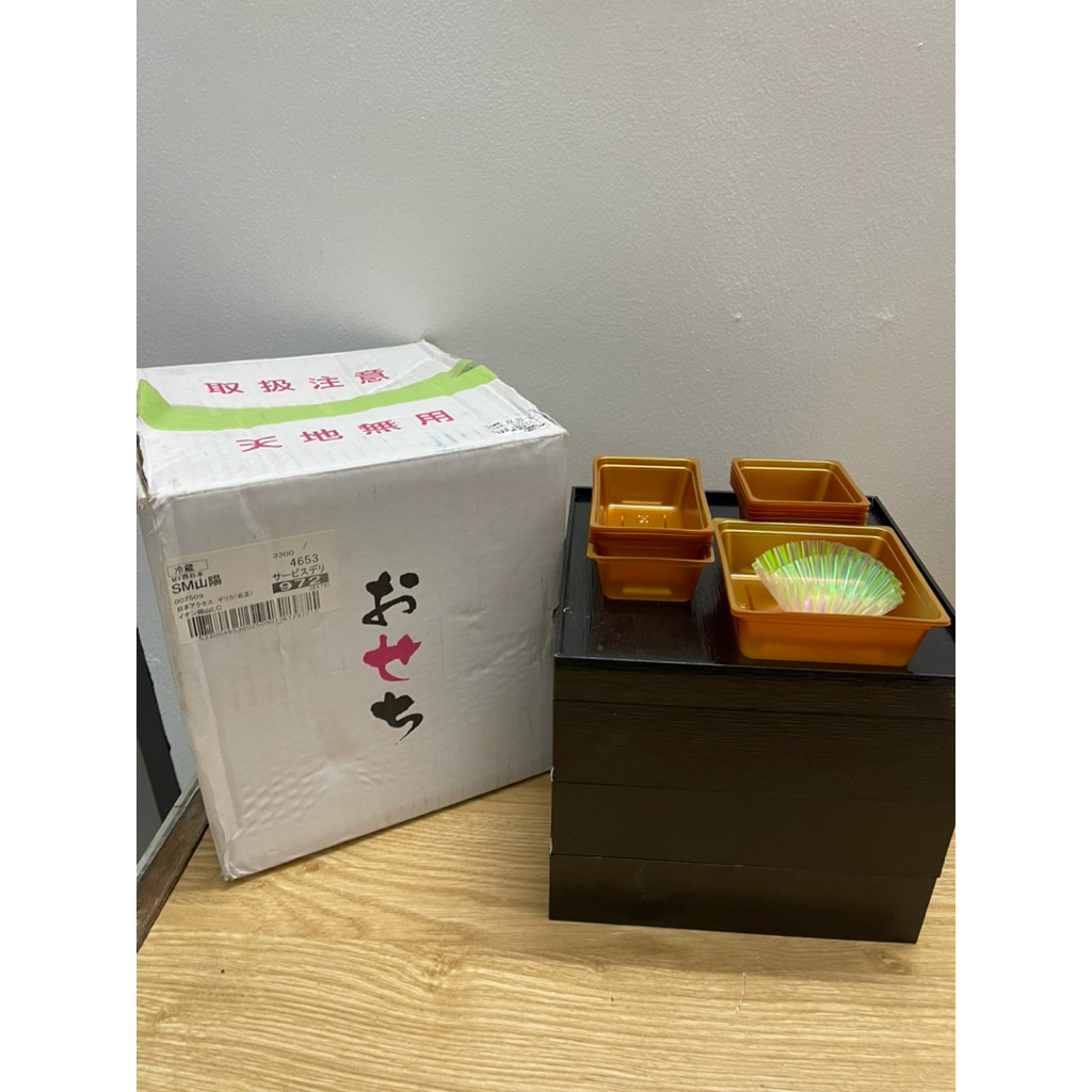 Hộp bento / hộp đựng thức ăn nhiều tầng kiểu Nhật (Osechi box – Jubako)