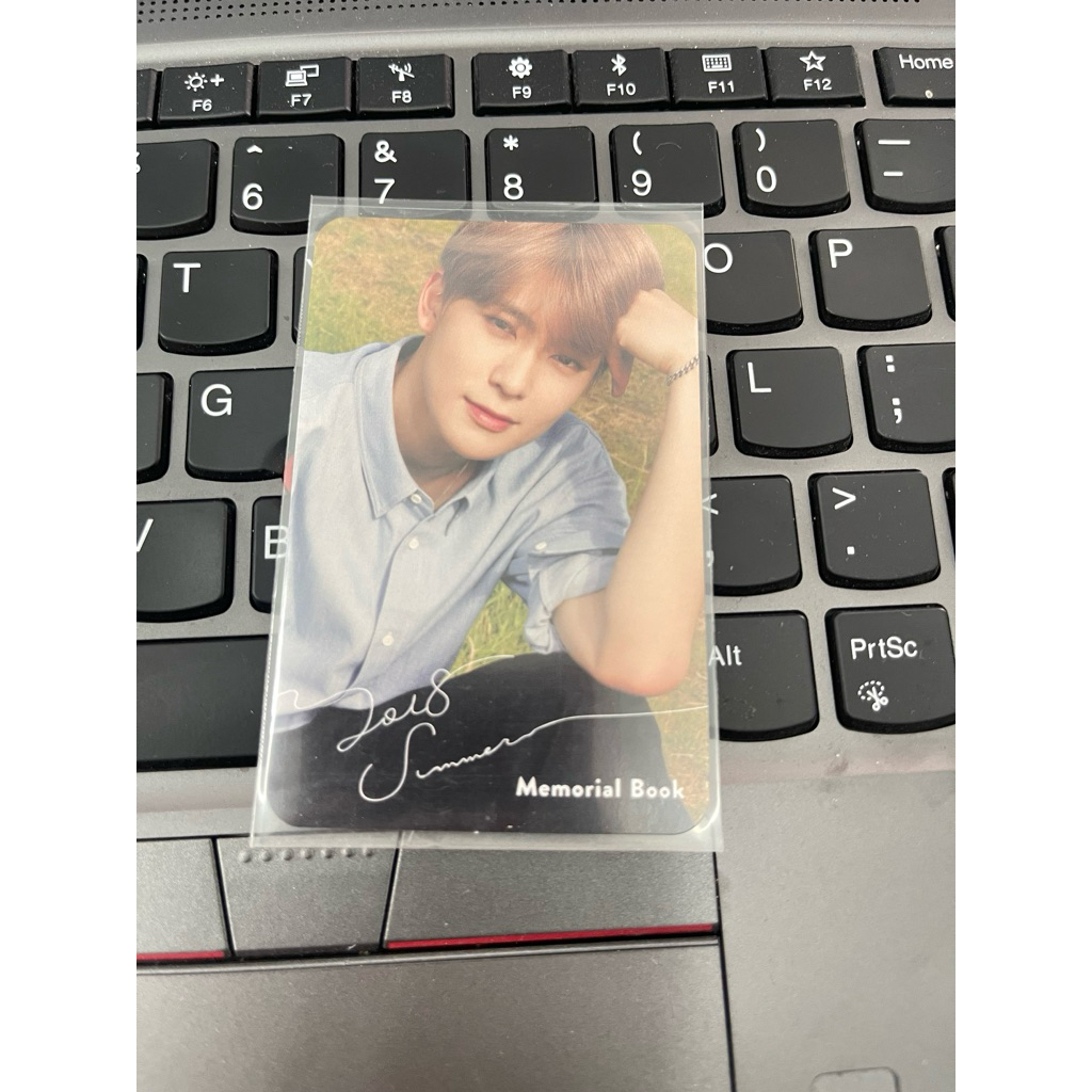 NCT Jaehyun photocard hình thẻ Memorial book tặng thêm random 1 ptc của Jaehyun
